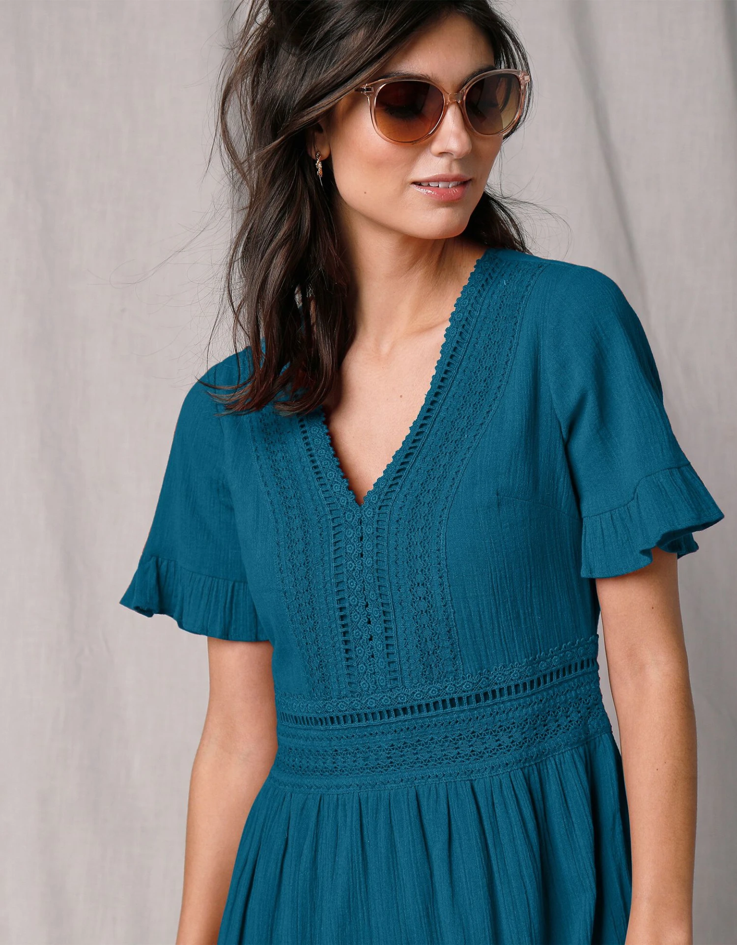 Robe Courte Crépon Et Macramé Manches Courtes Volantées 5 Robe Courte Crépon Et Macramé Manches Courtes Volantées – Image 3