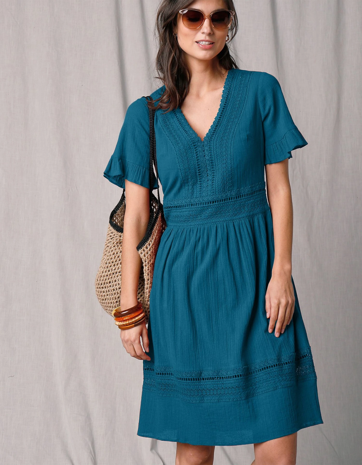 Robe Courte Crépon Et Macramé Manches Courtes Volantées 6 Robe Courte Crépon Et Macramé Manches Courtes Volantées – Image 4