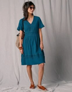 Robe Courte Crépon Et Macramé Manches Courtes Volantées 13 Robe Courte Crépon Et Macramé Manches Courtes Volantées -Femmes Vêtements Magasin 501502 C00 zoomx vue5