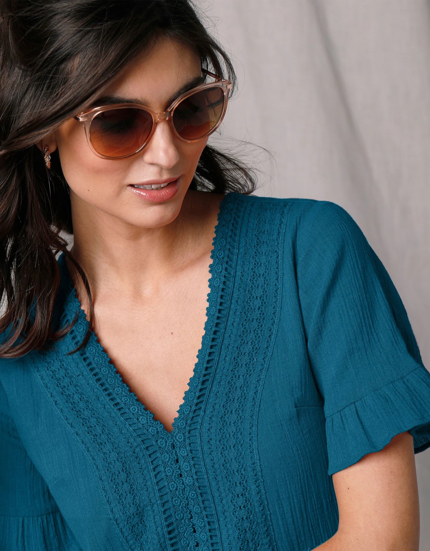 Robe Courte Crépon Et Macramé Manches Courtes Volantées 8 Robe Courte Crépon Et Macramé Manches Courtes Volantées – Image 6