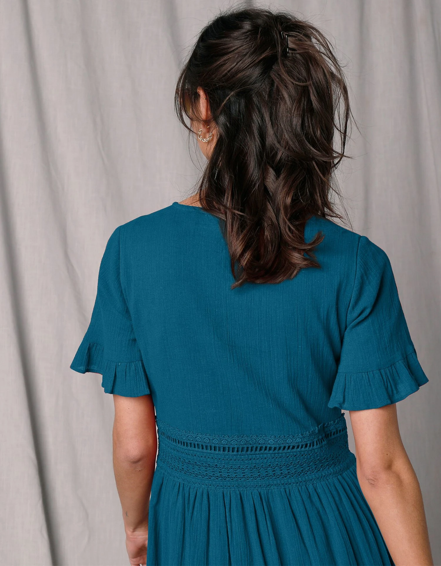 Robe Courte Crépon Et Macramé Manches Courtes Volantées 9 Robe Courte Crépon Et Macramé Manches Courtes Volantées – Image 7