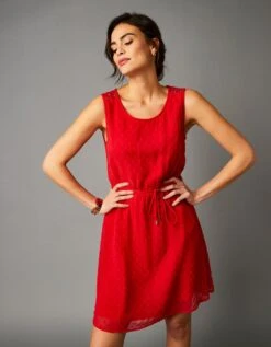 Robe Courte Sans Manches Unie Voile Plumetis Et Dos Dentelle - Rouge