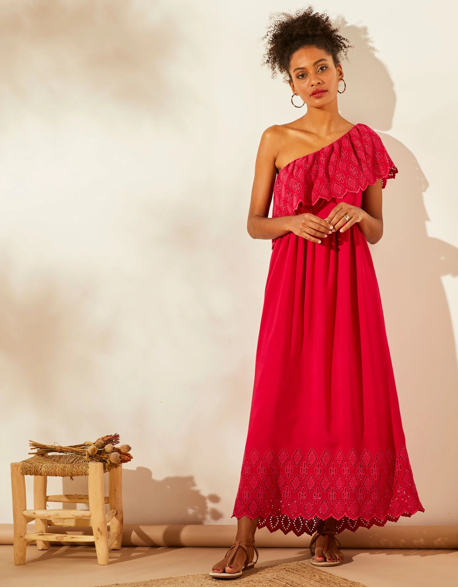 Robe Longue One Shoulder Avec Volant Broderie Anglaise 3 Robe Longue One Shoulder Avec Volant Broderie Anglaise