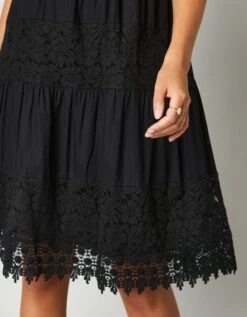 Robe Dentelle Macramé épaules Dénudées -Femmes Vêtements Magasin 501711 C00 zoomx vue5