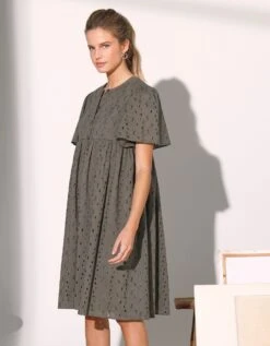 Robe évasée, Broderie Anglaise