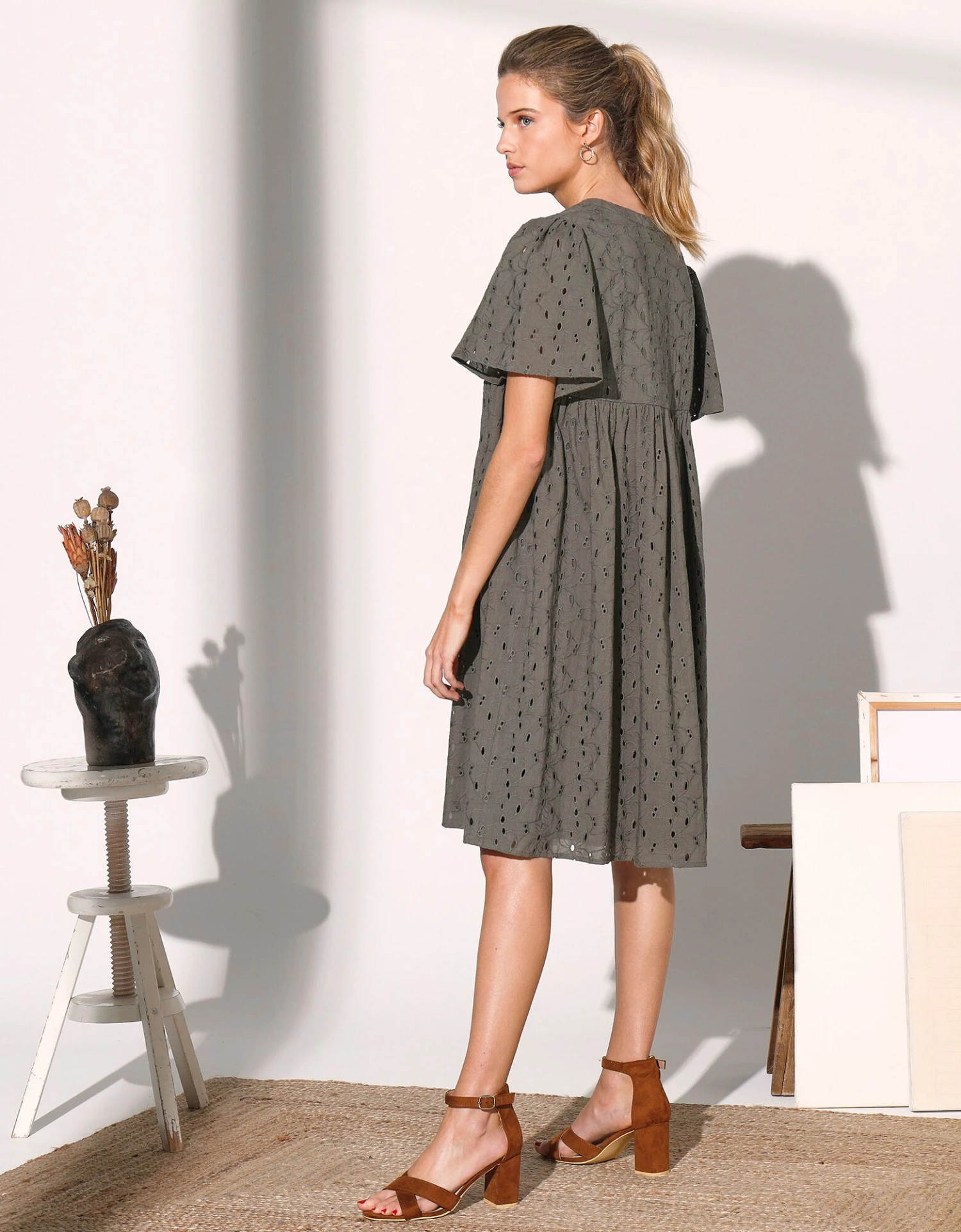 Robe évasée, Broderie Anglaise 4 Robe évasée, Broderie Anglaise – Image 2