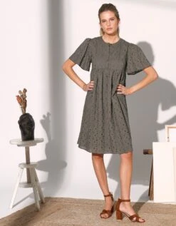 Robe évasée, Broderie Anglaise 12 Robe évasée, Broderie Anglaise -Femmes Vêtements Magasin 501821 C02 zoomx vue4