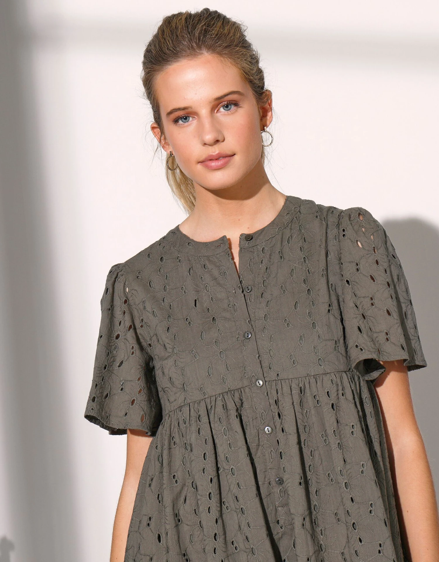 Robe évasée, Broderie Anglaise 9 Robe évasée, Broderie Anglaise – Image 7