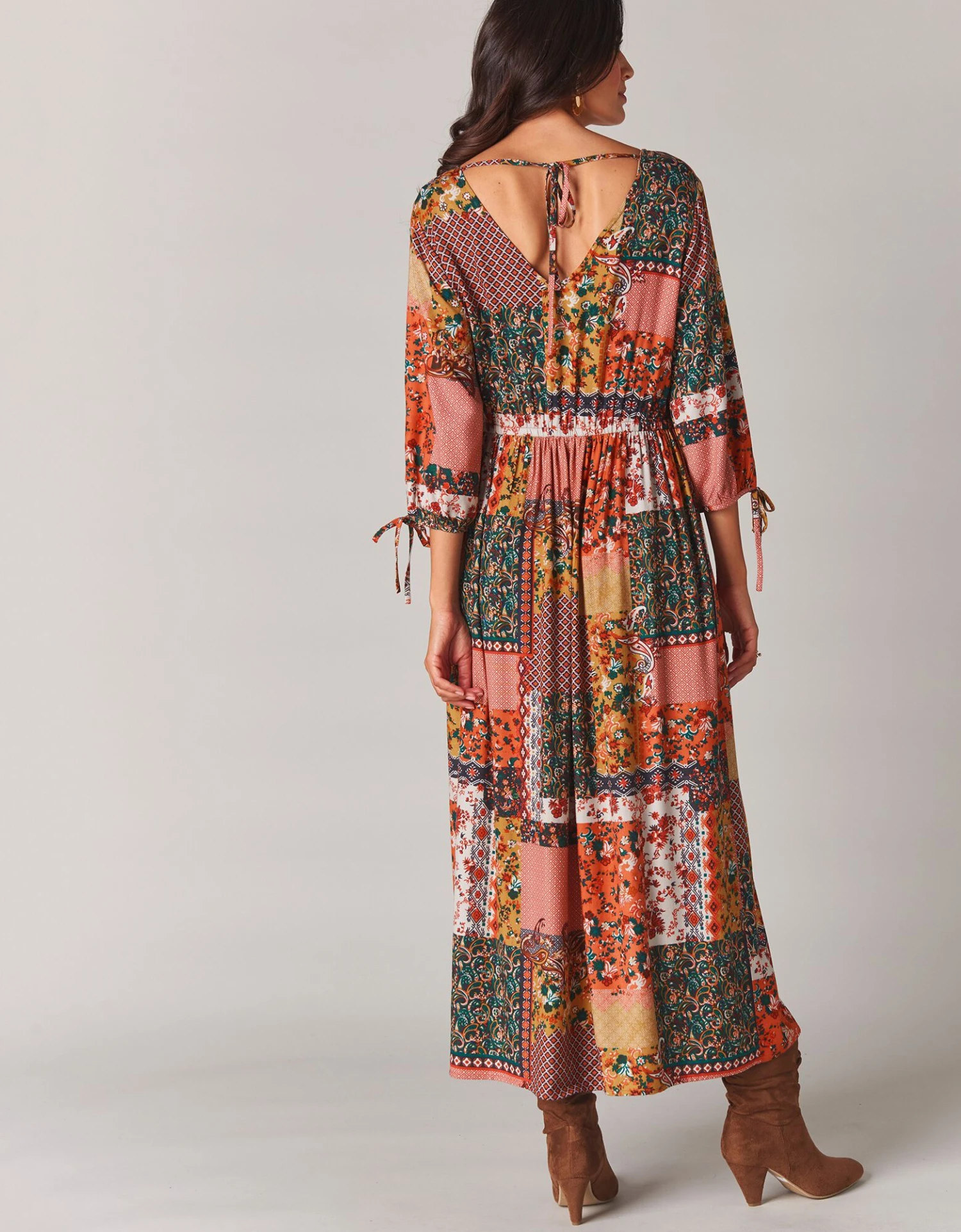 Robe Longue Imprimé Patchwork Col V 4 Robe Longue Imprimé Patchwork Col V – Image 2