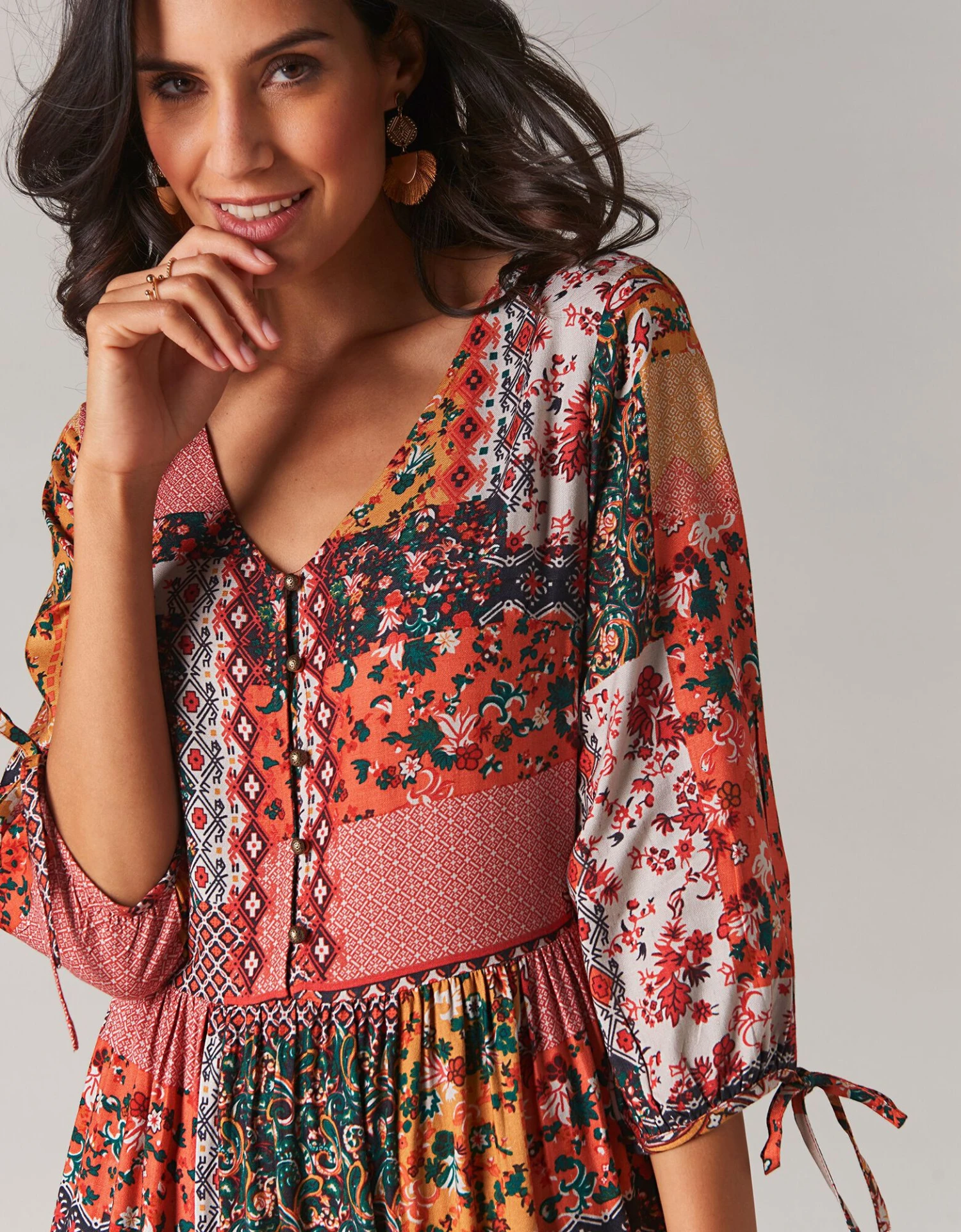 Robe Longue Imprimé Patchwork Col V 5 Robe Longue Imprimé Patchwork Col V – Image 3