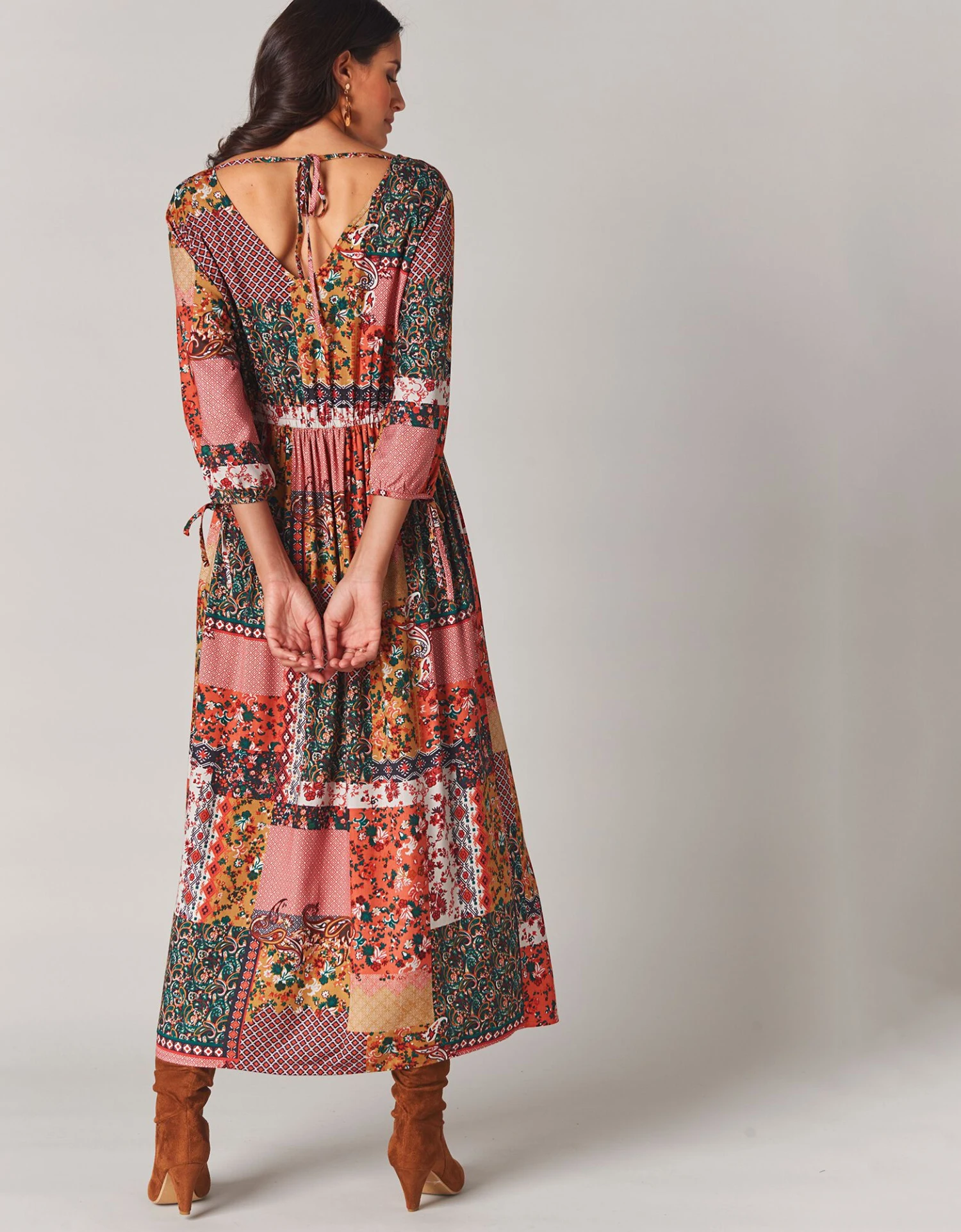 Robe Longue Imprimé Patchwork Col V 7 Robe Longue Imprimé Patchwork Col V – Image 5