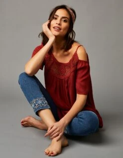 Blouse épaules Dénudées Empiècement Macramé -Femmes Vêtements Magasin 560063 C01 zoomx vue6