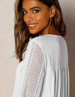 Blouse Unie Col V Manches 3/4 Macramé 11 Blouse Unie Col V Manches 3/4 Macramé -Femmes Vêtements Magasin 560152 C05 zoomx vue3