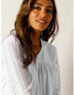 Blouse Unie Col V Manches 3/4 Macramé 13 Blouse Unie Col V Manches 3/4 Macramé -Femmes Vêtements Magasin 560152 C05 zoomx vue5