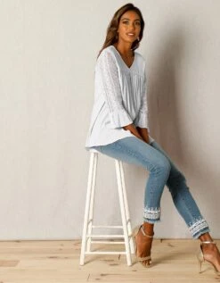 Blouse Unie Col V Manches 3/4 Macramé 14 Blouse Unie Col V Manches 3/4 Macramé -Femmes Vêtements Magasin 560152 C05 zoomx vue6