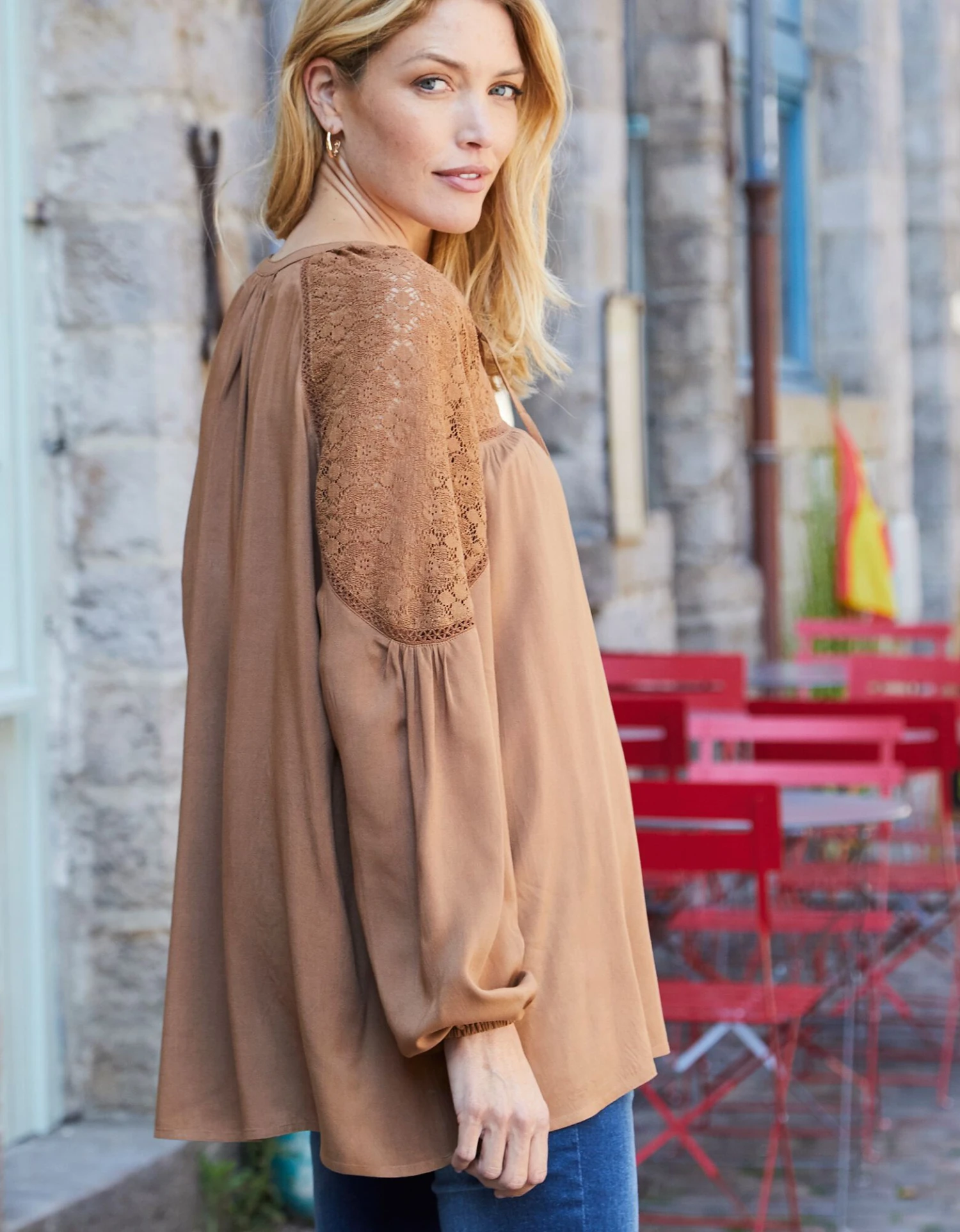 Blouse Unie Col Fantaisie Macramé 4 Blouse Unie Col Fantaisie Macramé – Image 2