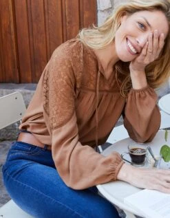 Blouse Unie Col Fantaisie Macramé 10 Blouse Unie Col Fantaisie Macramé -Femmes Vêtements Magasin 560644 C03 zoomx vue3