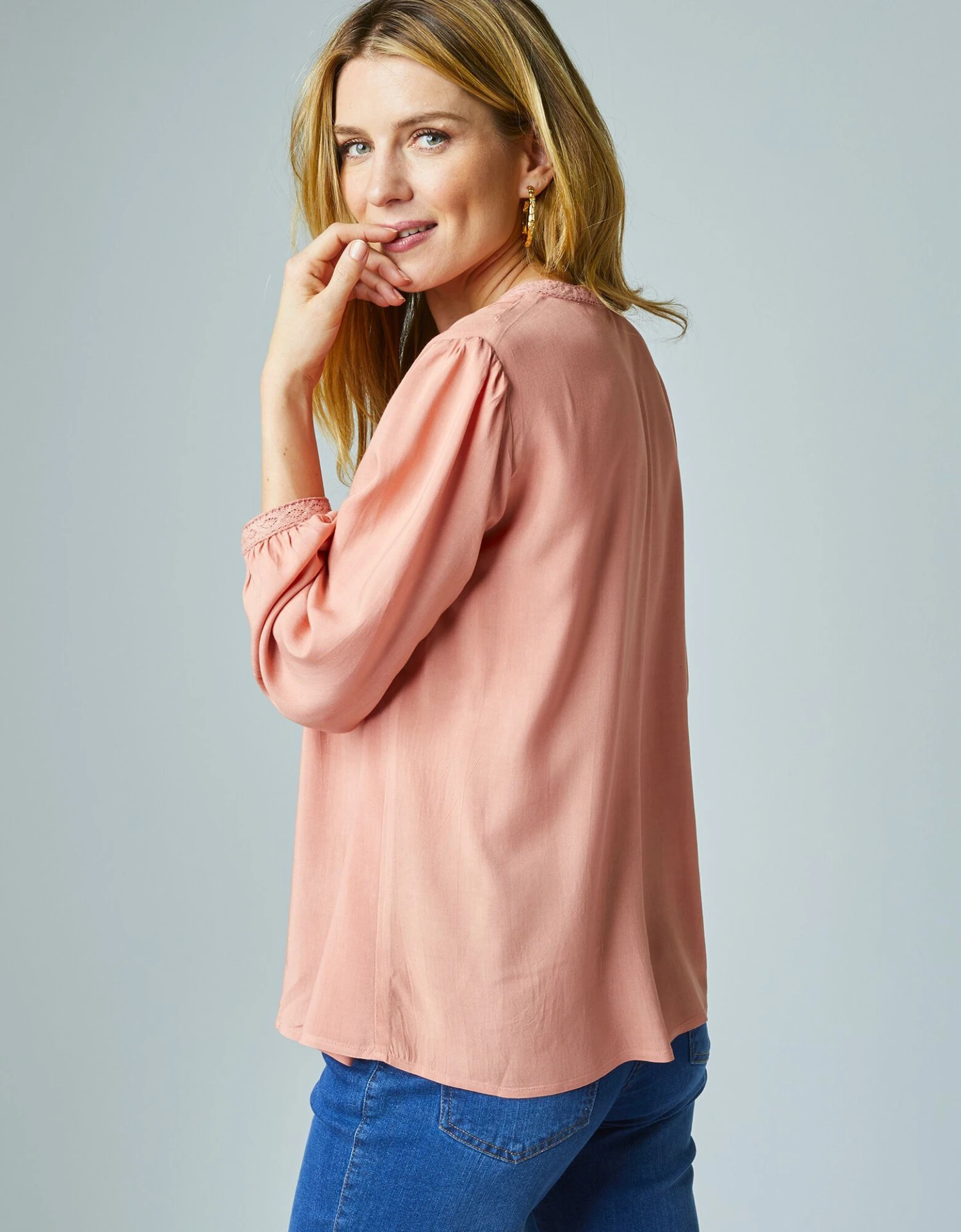 Blouse Manches Longues Détails Macramé 4 Blouse Manches Longues Détails Macramé – Image 2