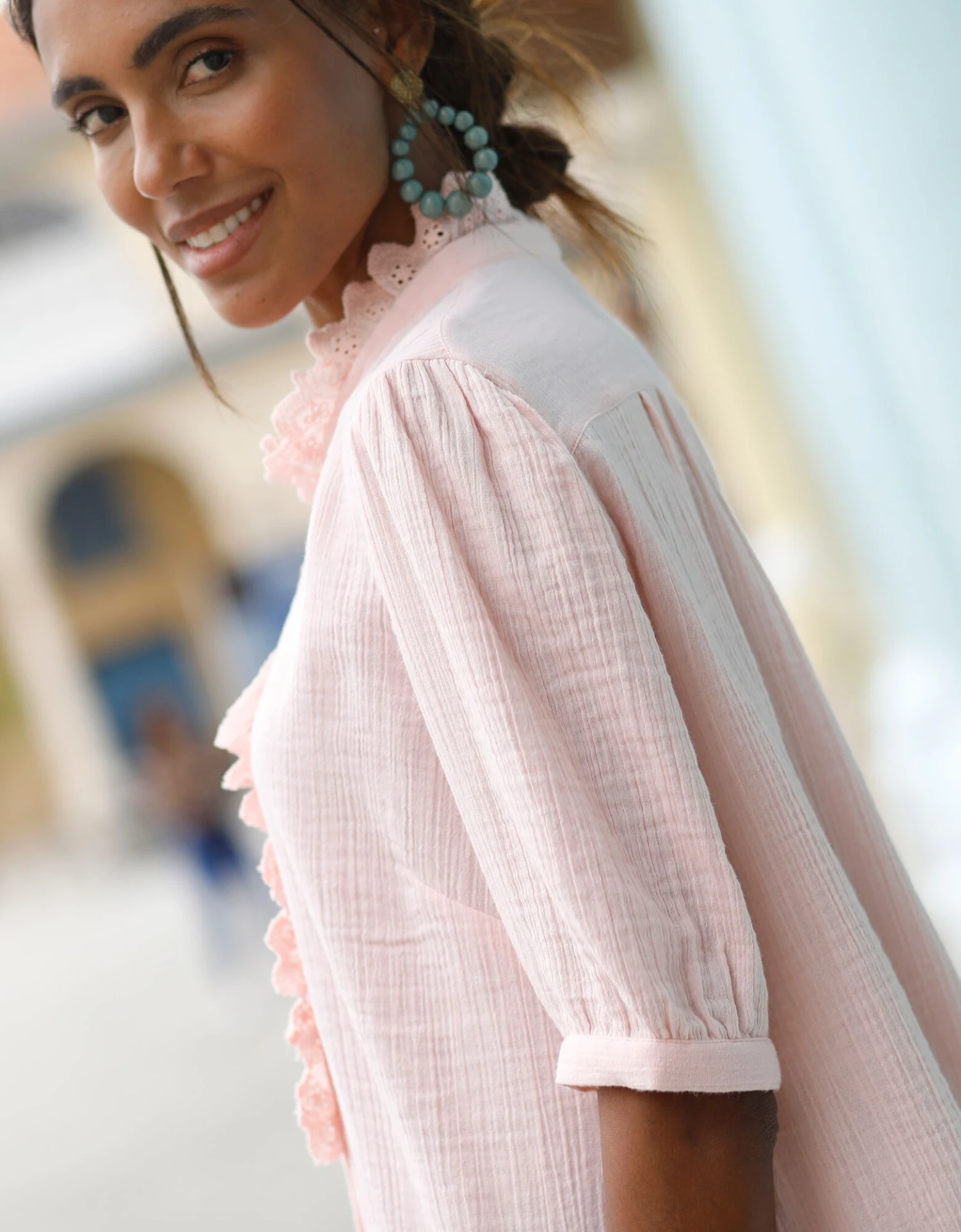 Blouse Boutonnée Unie Détails Broderie, Gaze De Coton 8 Blouse Boutonnée Unie Détails Broderie, Gaze De Coton – Image 6