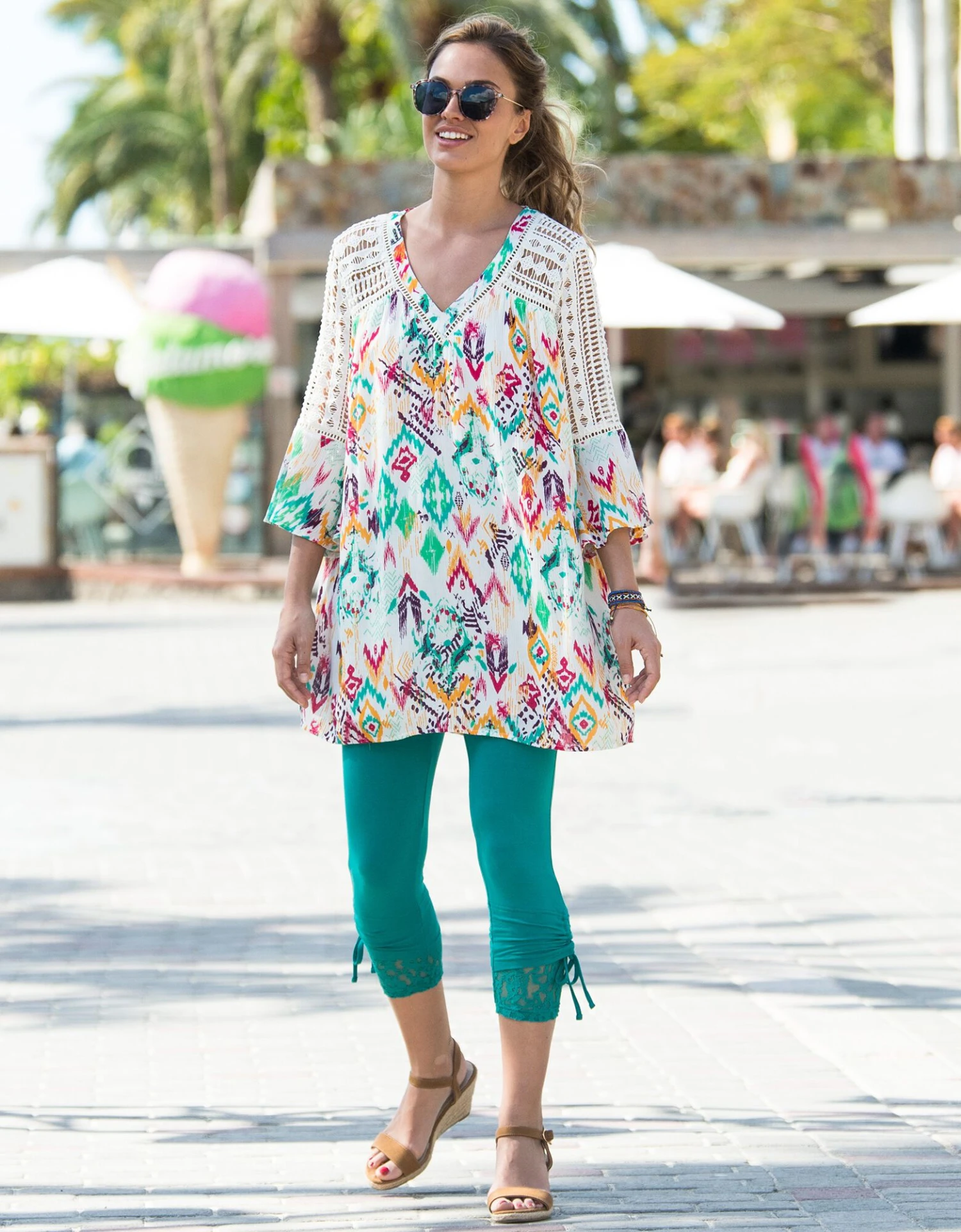 Tunique Imprimée Ample, Détails Macramé 6 Tunique Imprimée Ample, Détails Macramé – Image 4