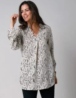 Blouse Imprimé Graphique Col Tunisien, Crêpe -Femmes Vêtements Magasin 610736 C00 zoomx vue5