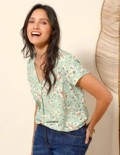 Blouse V Manches Courtes, Crêpe Imprimé Fleuri -Femmes Vêtements Magasin 610769 C00 zoomx vue5