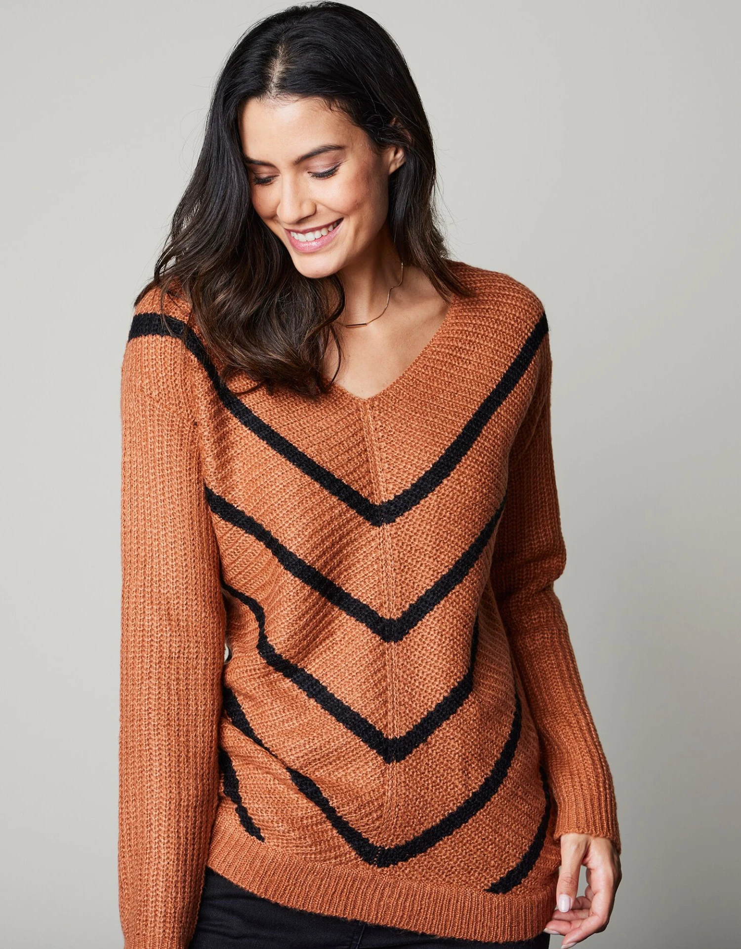 Pull Col V Rayé, Maille Anglaise Toucher Mohair 5 Pull Col V Rayé, Maille Anglaise Toucher Mohair – Image 3