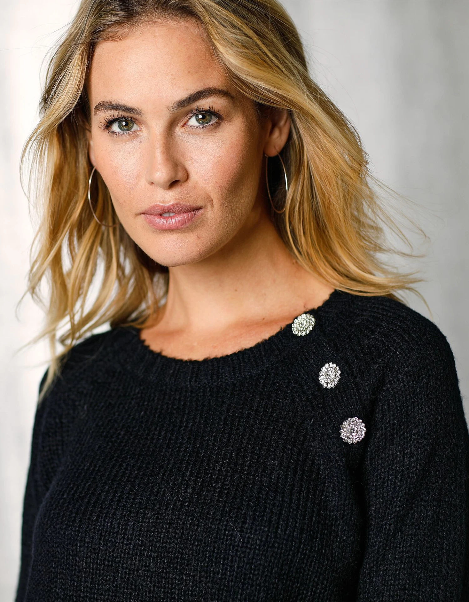 Pull épaule Boutonnée Bijoux 4 Pull épaule Boutonnée Bijoux – Image 2