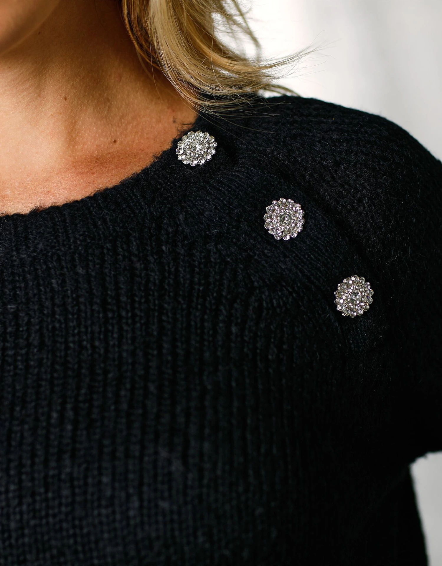 Pull épaule Boutonnée Bijoux 7 Pull épaule Boutonnée Bijoux – Image 5